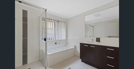 Comfortable Family Living - Photo 4