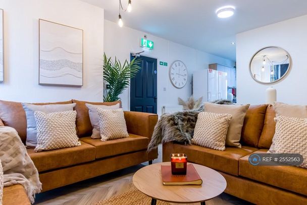 1 bedroom in a house share to rent - Photo 1