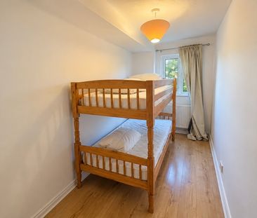 Parry Drive, Weybridge, Surrey, KT13 - Photo 1