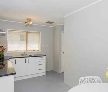 Convenient 2-Bedroom Unit Near Sylvia Park - Photo 1