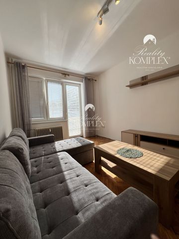 Reality KOMPLEX s.r.o. Vám ponúka do nájmu pekný, slnečný dvojizbový byt blízko centra Komárna – Fotografia 3