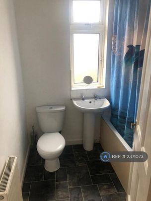 4 bedroom terraced house to rent - Photo 1