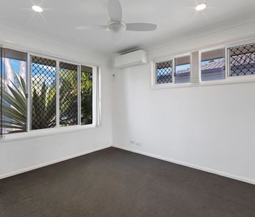 22 Worchester Cres, Wakerley QLD 4154 - House For Rent | Domain - Photo 6