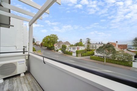 Upmarket Three-Bedroom Home Parnell - Photo 5