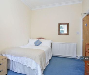 4 bedroom terraced house to rent - Photo 6
