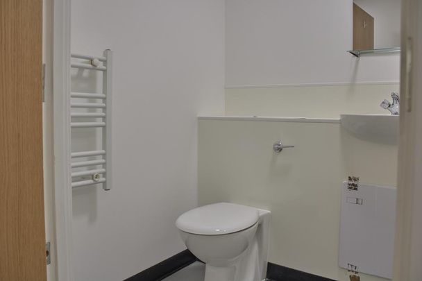 6 bedroom flat to rent - Photo 1