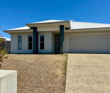 Spacious 4-Bedroom, 4-Bathroom Home - Available Now! - Photo 5