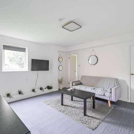 Vicarage Lane, East Ham, E6 - Photo 1