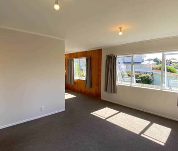 Cute freestanding two bedroom unit - Photo 2