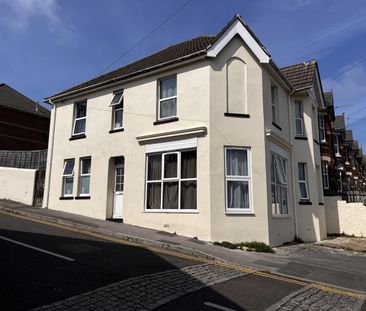 Albert Road Parkstone, Poole, Dorset, BH12 2BX - Photo 3