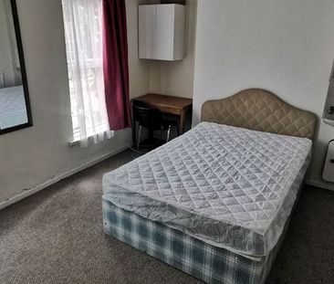 22 Rugby Avenue, Holylands, Belfast BT7 1RG - Photo 3