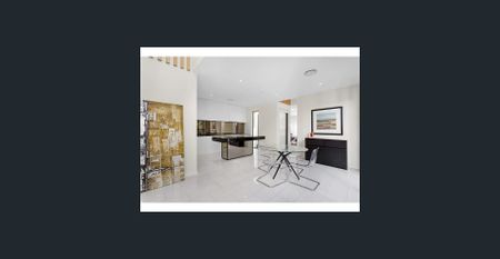 Modern Family Home in Benowa - Photo 4