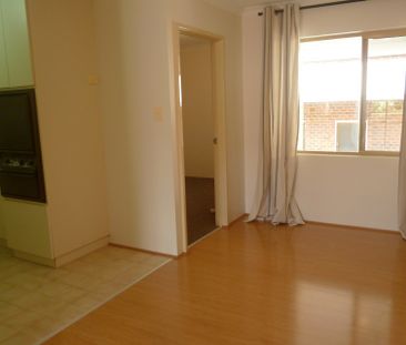 Perfectly located. - Photo 1