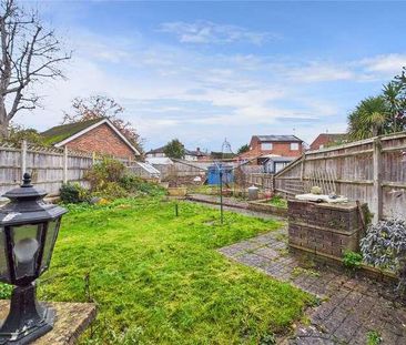 Hawkesbury Drive, Calcot, Reading, Berkshire, RG31 - Photo 4