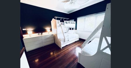 Fully Furnished Beachside Family Home - Photo 2