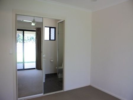 Spacious Four Bedroom Family Home with Large Yard in Kelso - Photo 3