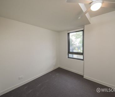 Gorgeous modern 2 bedroom apartment - Photo 5