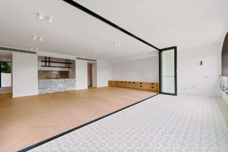 2/49 Drumalbyn Road,Bellevue Hill,New South Wales 2023, Sydney - Photo 2