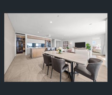 Executive Apartment - Broadbeach - Photo 1