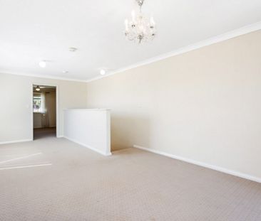 Contemporary 3x2 Townhouse Moments from the Vic Park Café Strip - Photo 3