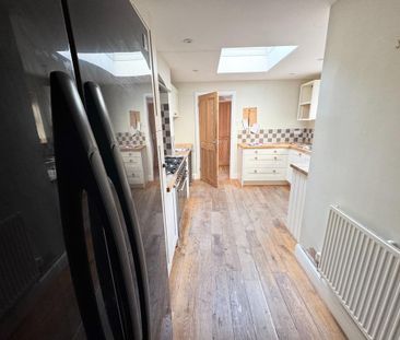 3 bedroom semi-detached house to rent - Photo 5