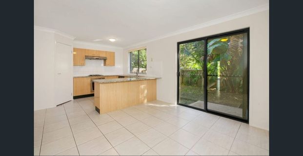 Spacious Townhouse in the Heart of Mona Vale - Photo 1
