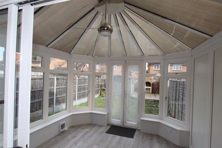 2 bedroom Semi-Detached House to let - Photo 5