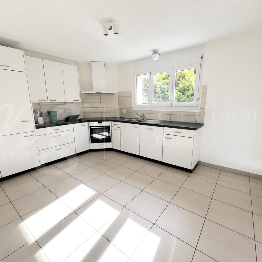 RAVISSANTE MAISON JUMELLE D'ANGLE DE 7 PIECES AVEC GRAND JARDIN - Photo 1