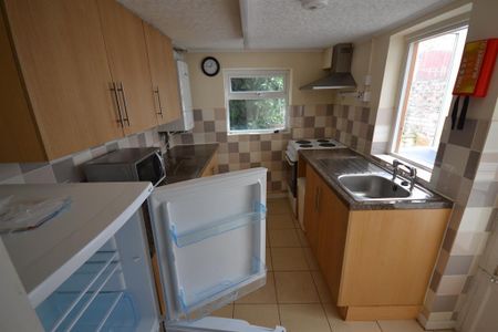 3 bedroom terraced house to rent - Photo 5