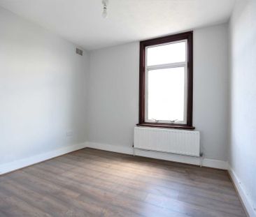 Price £3,100 pcm - Available Now - Part Furnished - Photo 5