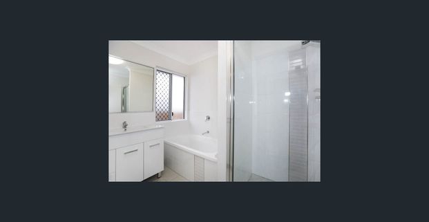 Fully air conditioned 4 Large Bedroom IN MOUNT LOUISA - Photo 1