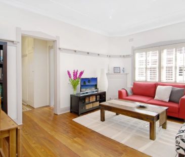 Top Floor Art Deco Apartment, Classic Charm In A Prime Lifestyle Hub - Photo 3