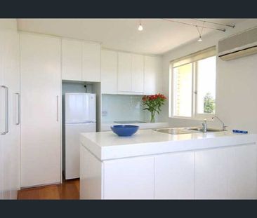 Top Floor Coastal Apartment with Panoramic Ocean Views - Photo 2