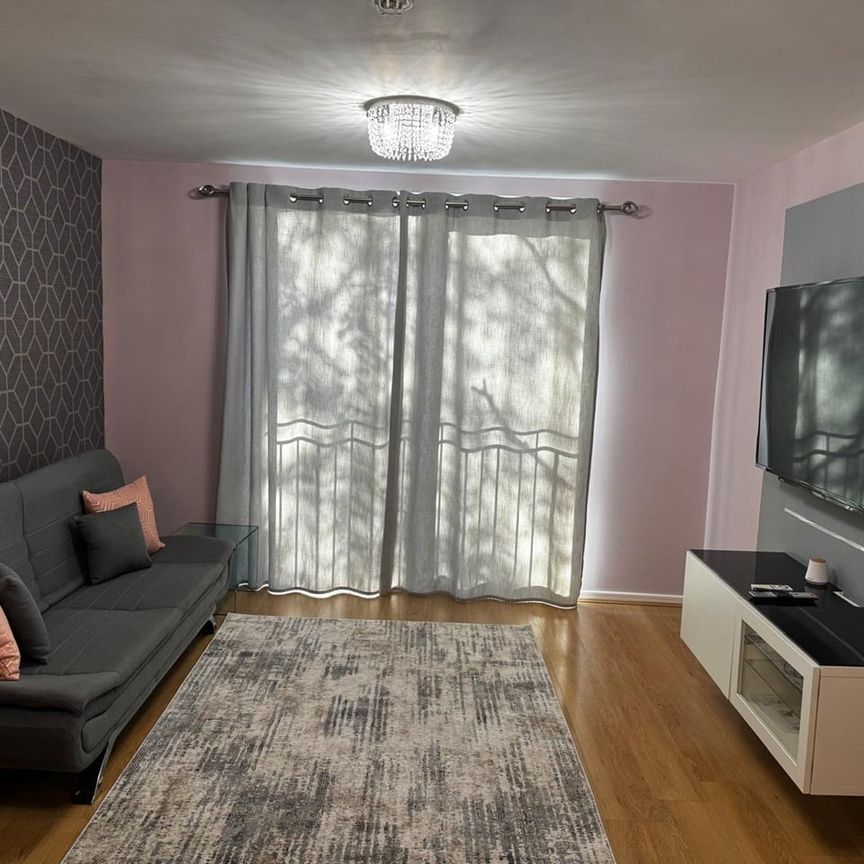 1 Bed Flat, Stillwater Drive, M11 - Photo 1