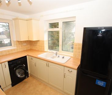 2 bedroom Maisonette to let - Photo 6