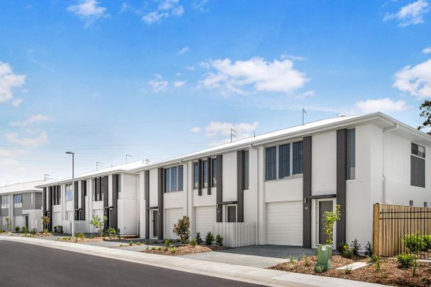 Luxury 3 Bdm Townhouse - Photo 1