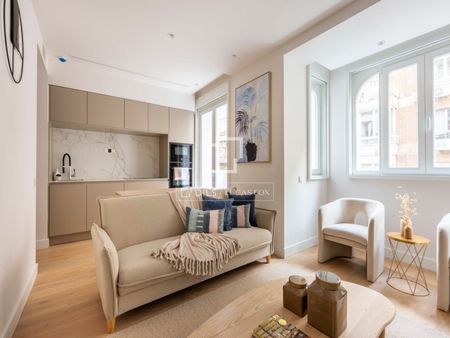 Excellent 2 Bedroom apartment for rent in Goya, Madrid - Photo 4