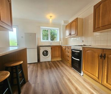 2 Bed Terraced House, Vanguard Road, SO18 - Photo 5