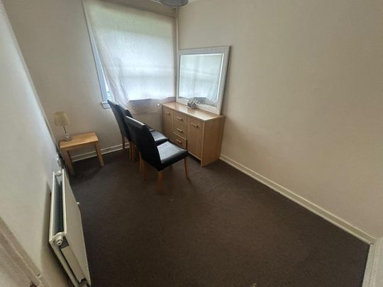 4 bedroom flat to rent - Photo 1