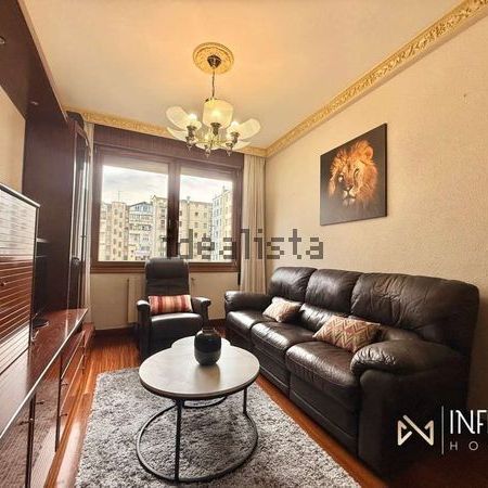 Alquiler de piso en Calle María Díaz de Haro - Photo 1