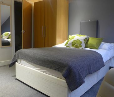 Large Double Loft Room With Ensuite - Photo 5