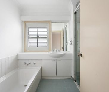 Spacious 3-Bedroom Townhouse in a Great Location with Pool Access - Photo 3