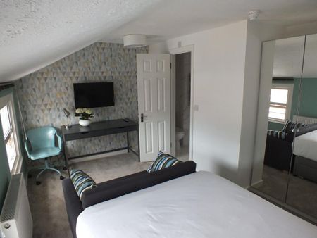 1 bedroom in a house share to rent - Photo 4