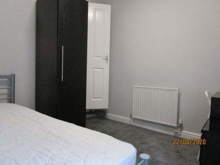 4 bedroom terraced house to rent - Photo 4