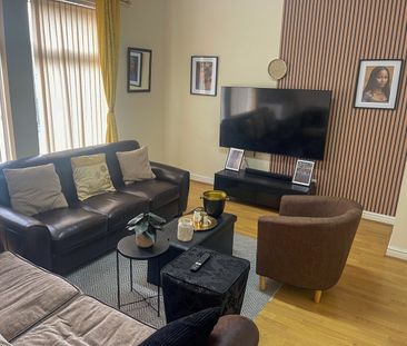 Room in a Shared House, Manchester, M32 - Photo 2