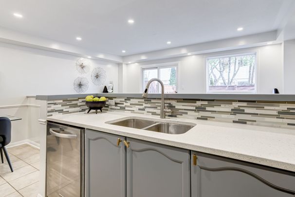 For Lease - 4398 Fairview Street, Burlington, Ontario - Photo 1