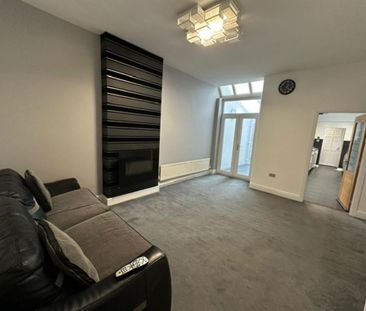 4 bedroom terraced house to rent - Photo 5