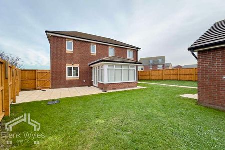 Parkinson Boulevard, Lytham St. Annes, Lancashire, FY8 - Photo 4