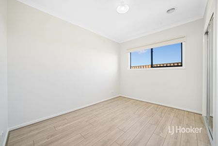 9 Fabius Way, Manor Lakes VIC - Photo 3
