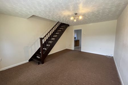 Thatcham Court, YEOVIL - Photo 2